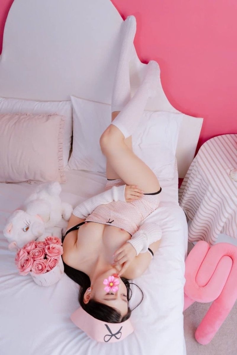 hot-girl-thu-thuy-lan-dau-tien-co-mat-gaito-3350780-original.jpg